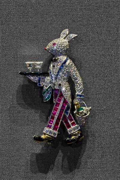 兔子侍应胸针。（香港故宫文化博物馆供图）